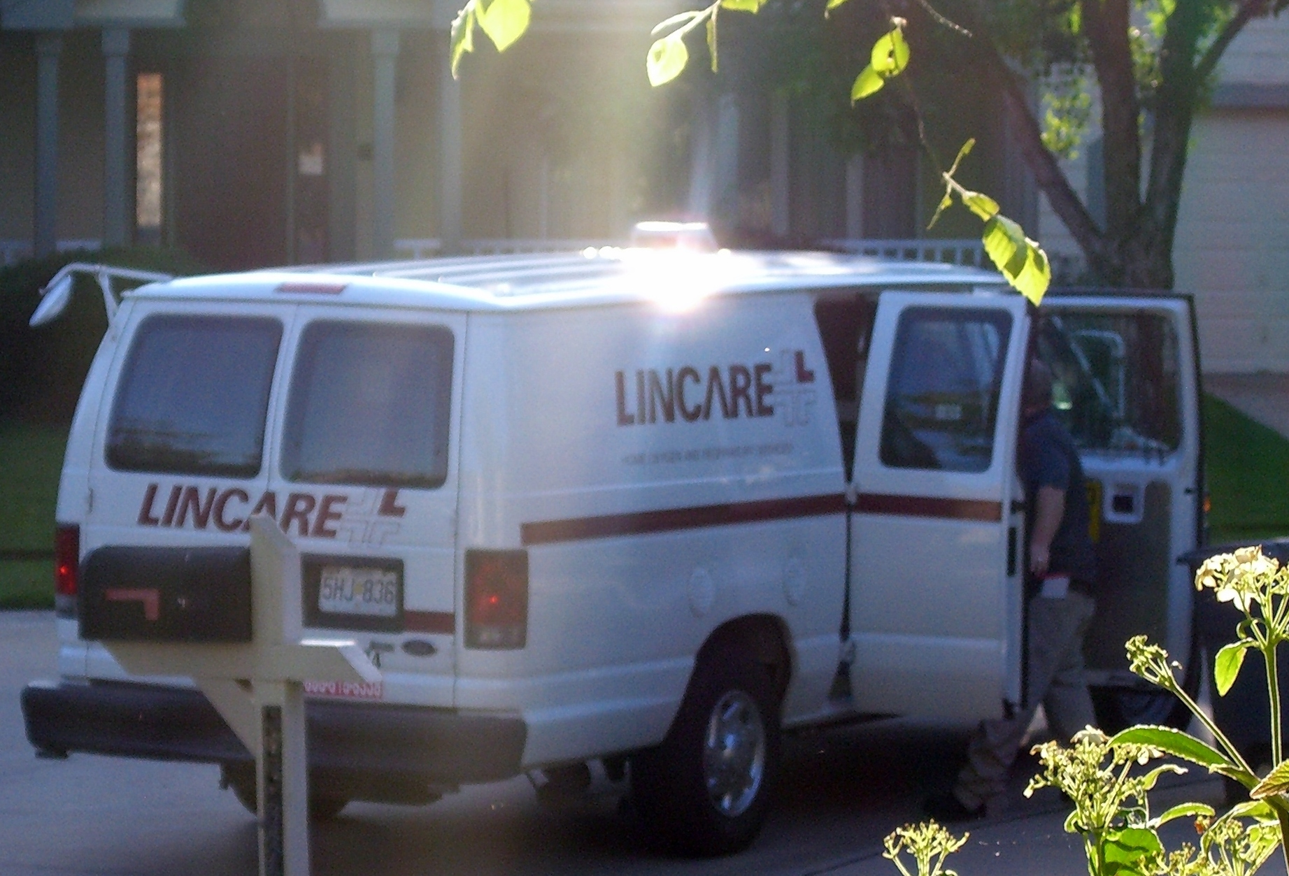 What kind of portable oxygen services does Lincare provide?